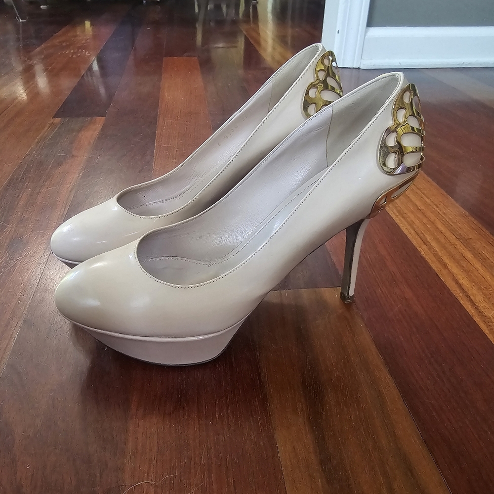 Sergio Rossi Cream And Gold Platform Pumps Size 39